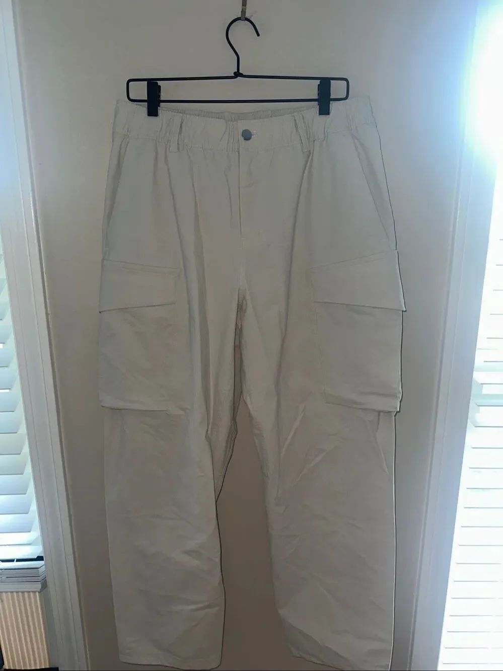 Lululemon Stretch Cotton Versa Twill Relaxed-Fit Cargo Pant Size 34 White /Khaki
